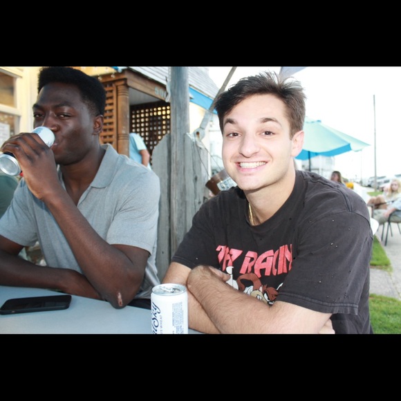 Meet your Posher, Ari - Picture 1 of 1